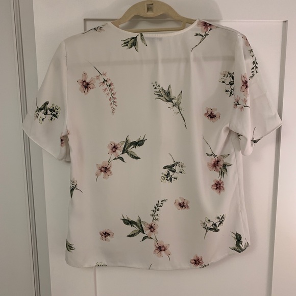 Floral Short Sleeve Blouse - Dynamite - Small. - Picture 2 of 2